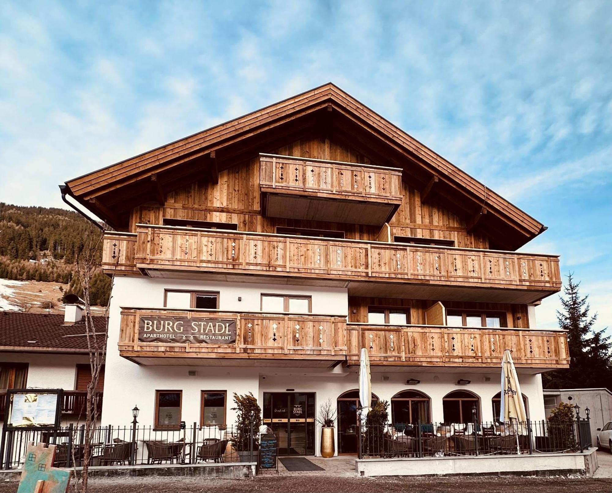Burgstadl Aparthotel & Restaurant Ladis Eksteriør bilde
